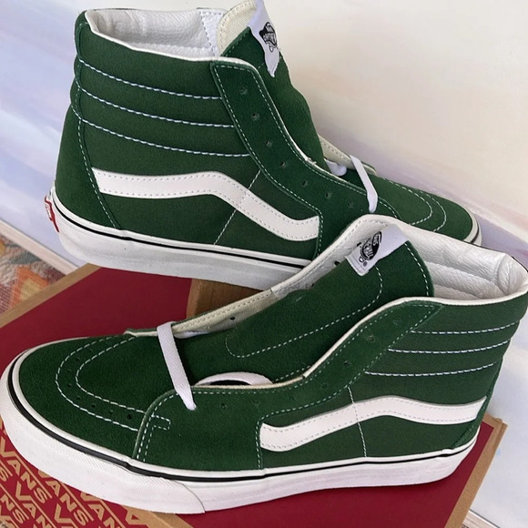 Vans WMNS Sk8-Hi
Color Theory Greener Past
VN0005U96QU
Sneakers - Picture 10 of 16